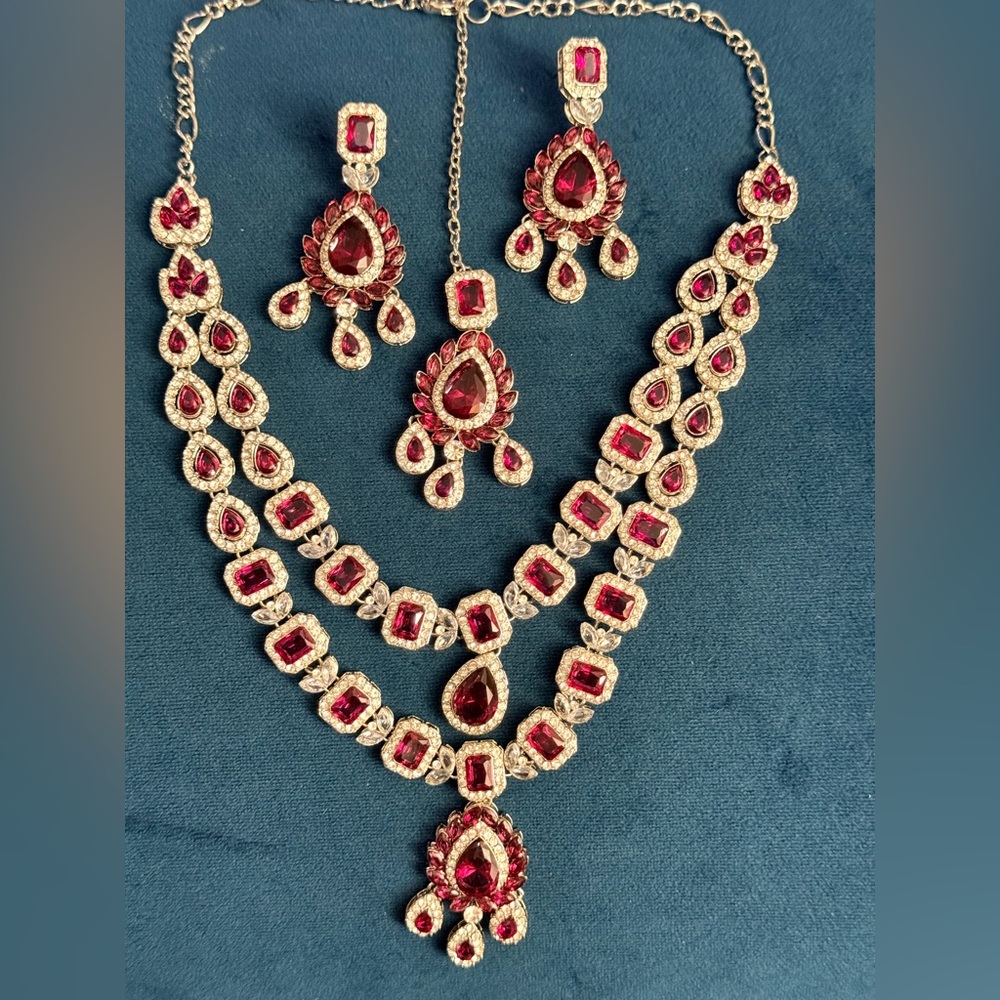 Elegant Gold and Red Jewelry Set
